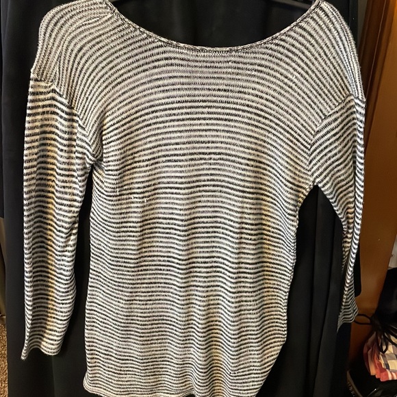 Womens lightweight sweater size medium - Picture 3 of 4